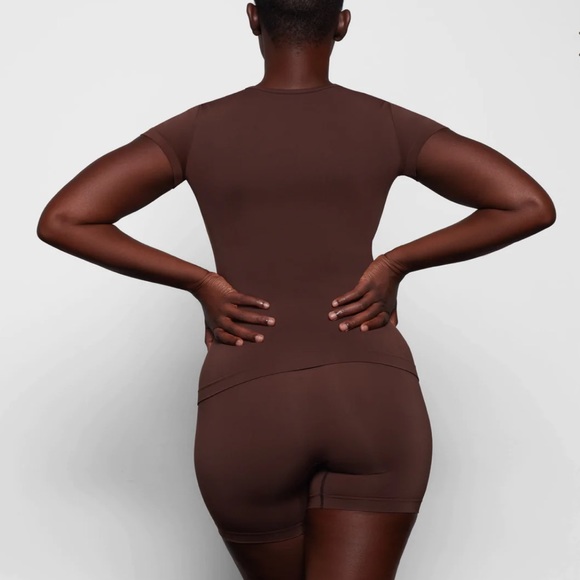 Skims Smooth Smoothing T-shirt Tee size Medium Cocoa - Picture 4 of 6